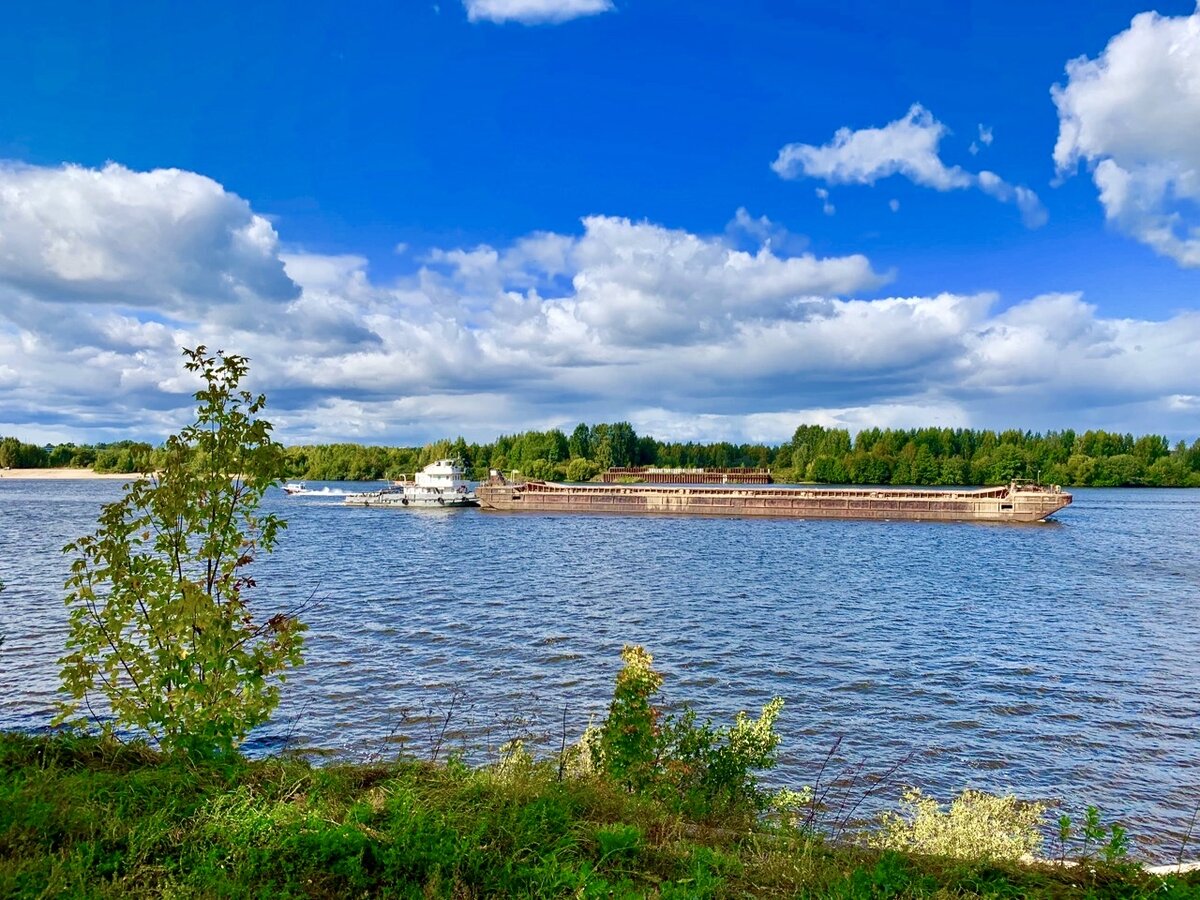 Из Москвы в Наукоград Дубна на день: закат на Московском море, уникальный  стул-гигант, обед у Высоцкого и живописная набережная Волги | НА СВОИХ  ДВОИХ - Алёна И Женя | Дзен