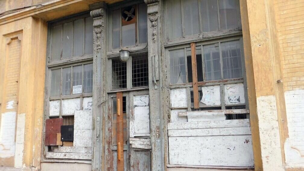     Глава республики предложил размещать портреты безответственных собственников на разрушающихся зданиях, которые им принадлежат. Предложение прозвучало на правительственном совещании.