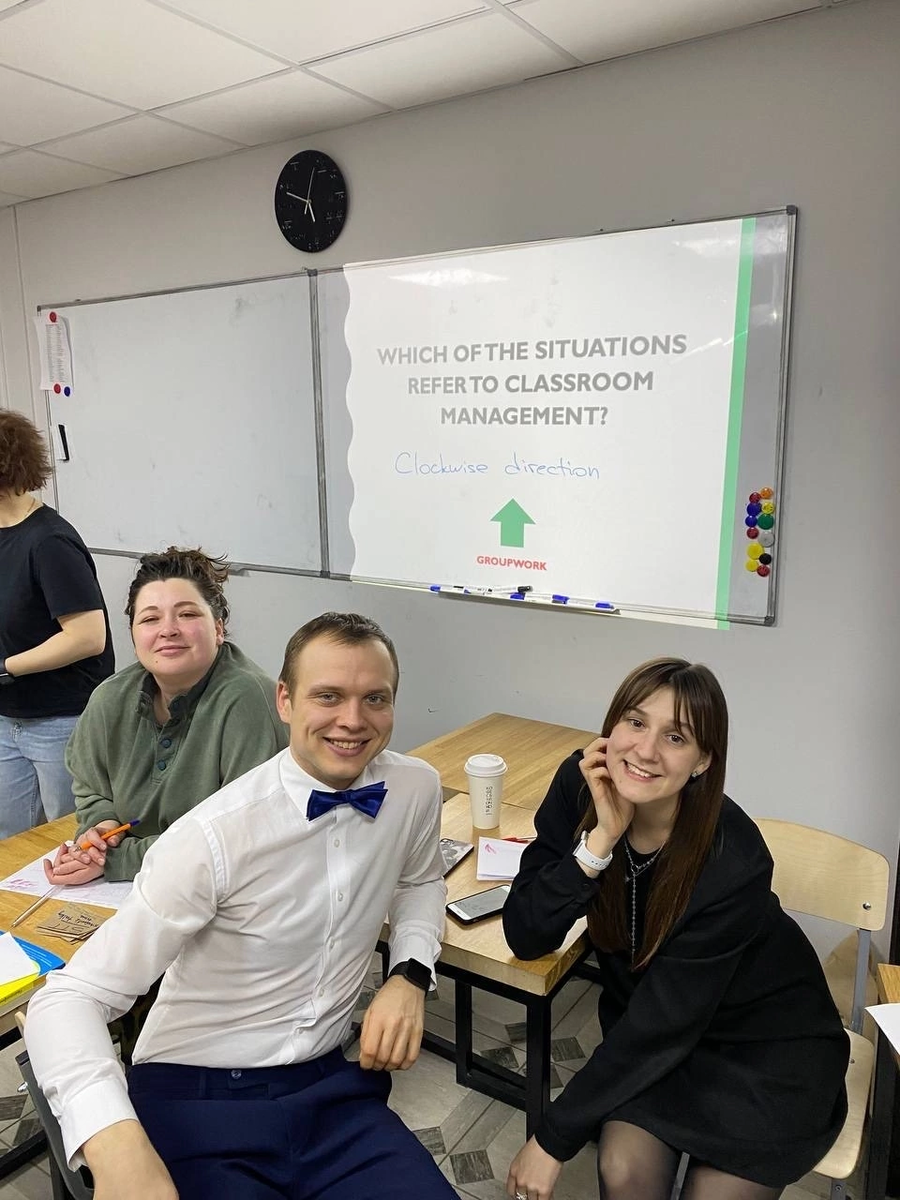 Александр с коллегами на обучении 