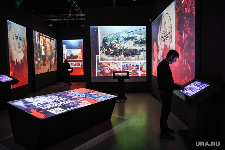    Выставка включает в себя несколько залов Владимир Жабриков © URA.RU