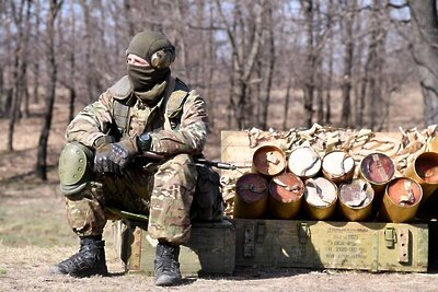    Артиллерист на позиции в Луганской области. ©Виктор Антонюк РИА Новости