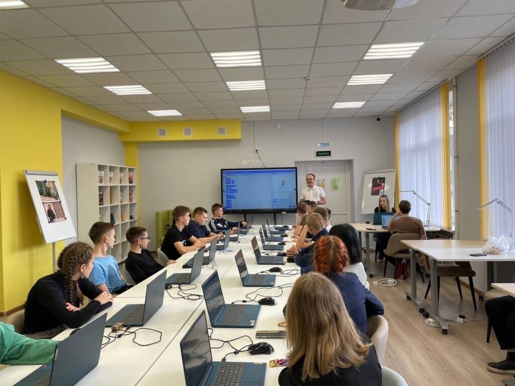 Айти в 2024 году. It куб Дятьково. Центр одаренных детей Брянск. АЙТИ куб Ульяновск преподаватели. Огма центр одаренных детей Брянск комнаты 2024.