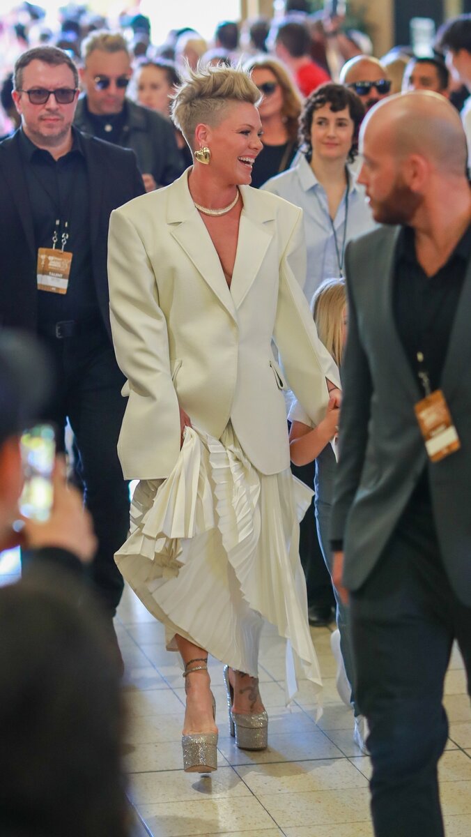    Пинк вышла в свет в наряде, сшитом на заказLegion-Media