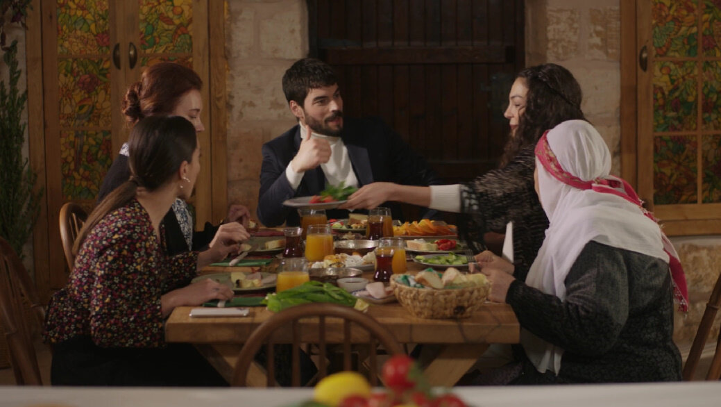 Фырат и зейнеп ветреный свадьба. Ветреный холм турецкий 52. Фюсун ветреный. Ветреный холм турецкий 52. Ветреный холм турецкий 52.