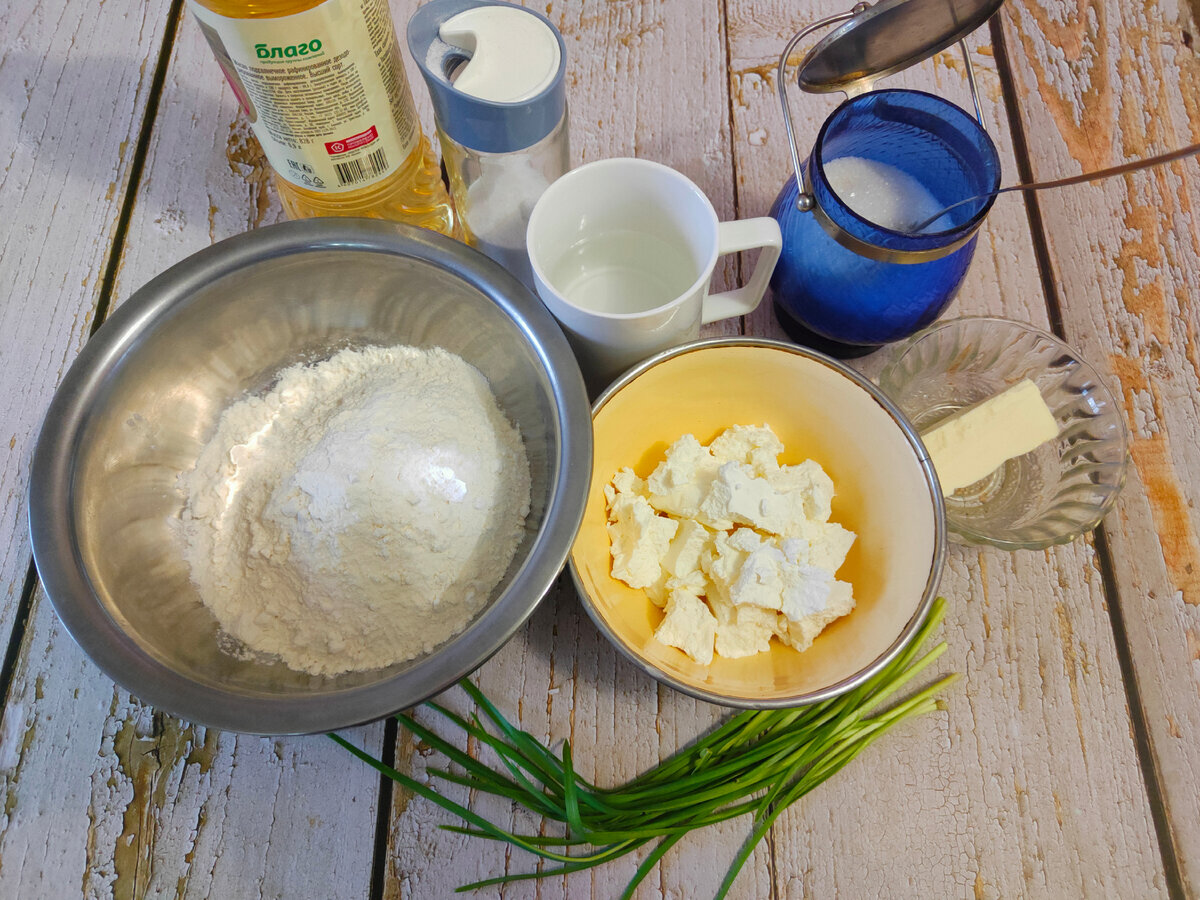 Начинка может быть и другой. Например, мясной фарш, сыр с зеленью 