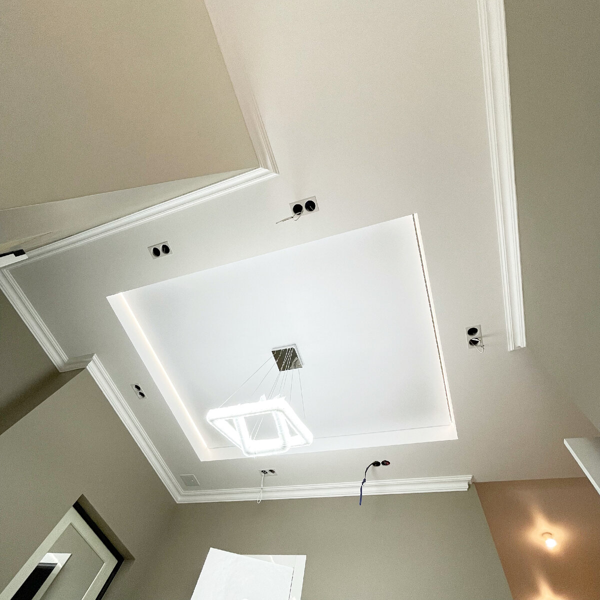 Потолок с подсветкой 