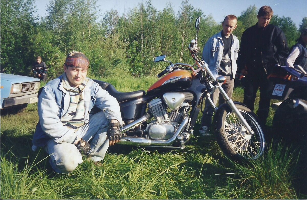 Мишка Суров. Слёт читателей журнала МОТО "Лицом к лицу" Малоярославец. 1998 год.