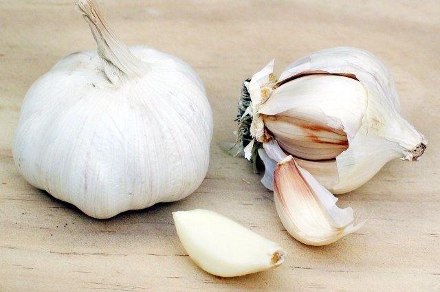 Анализ полезности разокучивания лука и чеснока