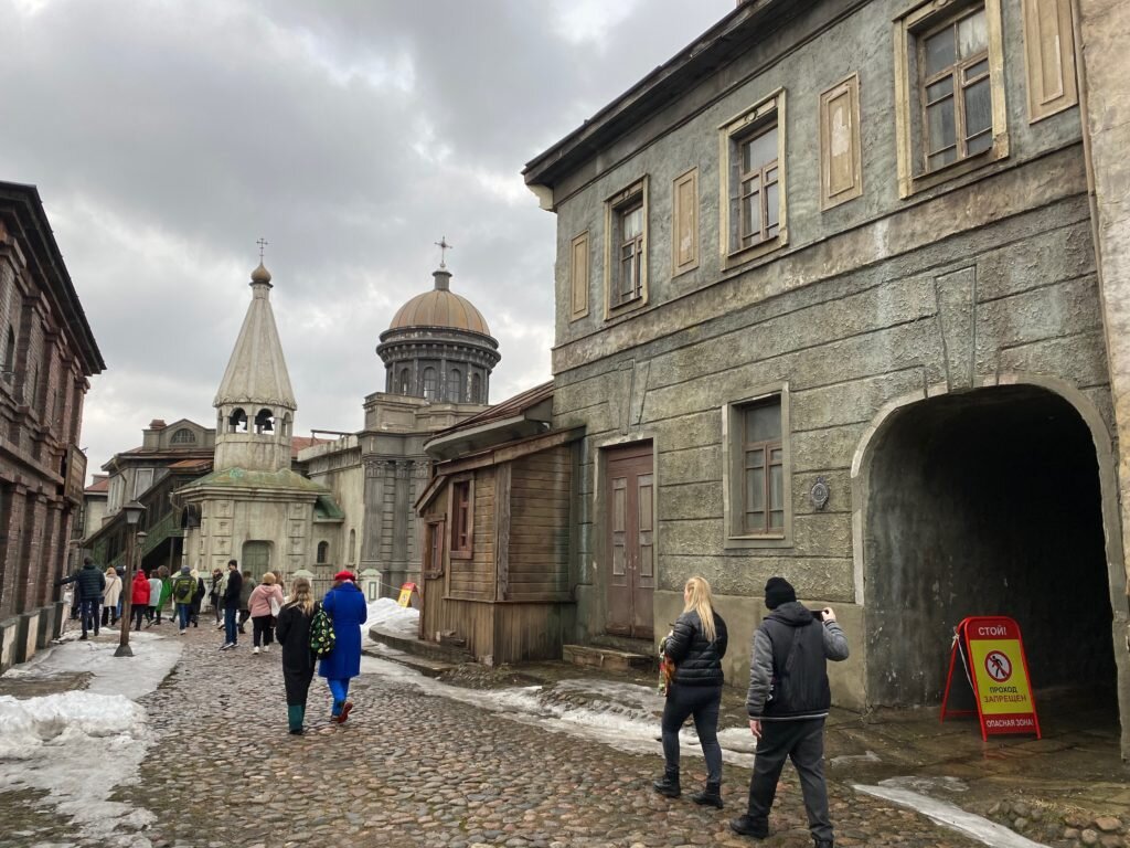 Адрес мосфильма в москве. Мосфильм Москва экскурсия. Мосфильм экскурсия город. Киностудия Мосфильм экскурсия. Экскурсия Мосфильм в Москве 2023.