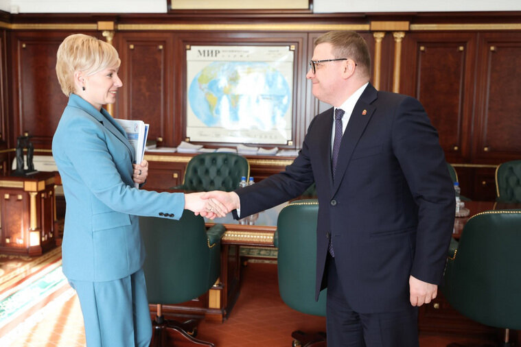    Алексей Текслер призвал Юлию Сударенко включиться в работу центра соцподдержки военнослужащих и их семей