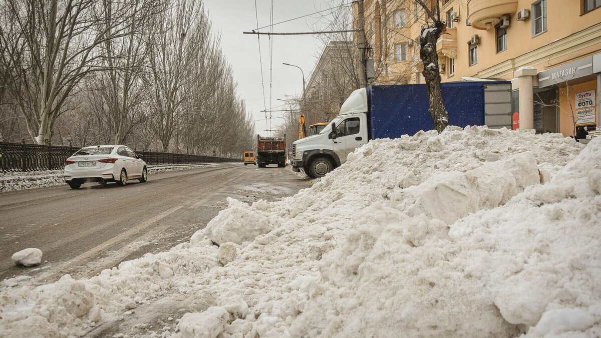 На жителя Нижневартовска завели уголовное дело за сброс снега в  неположенном месте | muksun.fm | Дзен