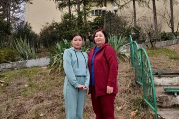    Керчене Быйбыева и ее педагог Наталья Ефтифеева Фото: администрация Усть-Канского района (аймака)