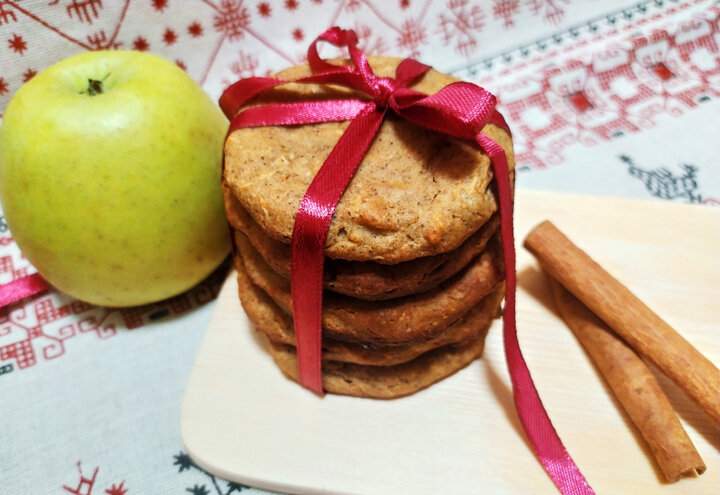 Овсяное печенье с яблоком и корицей