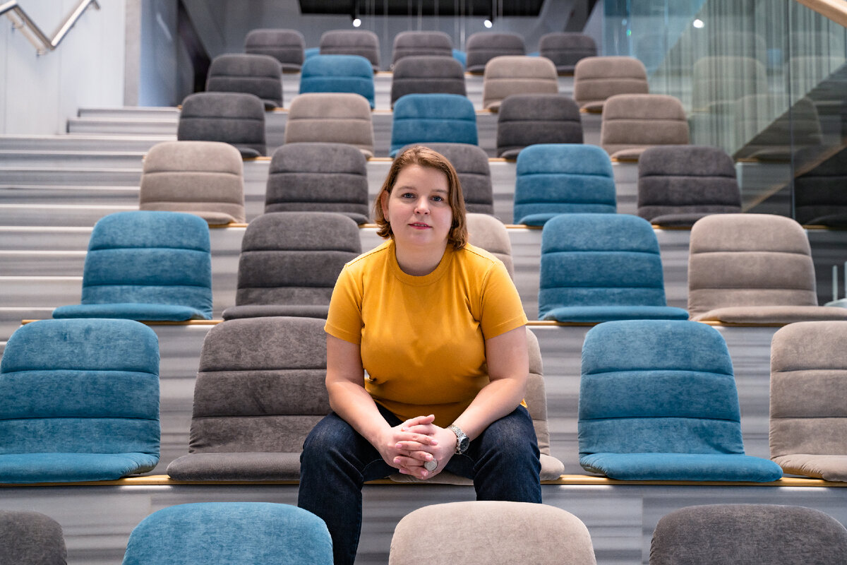 Всем привет! Меня зовут Елена Сокол и я логопед-практик. Я помогаю обычным мамам из нашей с вами жизни заниматься со своими детьми самостоятельно. Адепт семейного образования. 