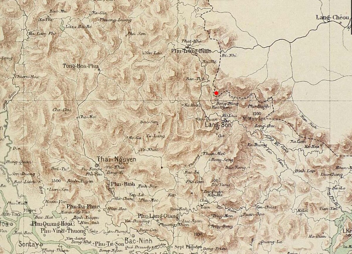 Точкой на французской карте конца XIX  века отмечено место событий - перевал и деревня Банг-Бо
