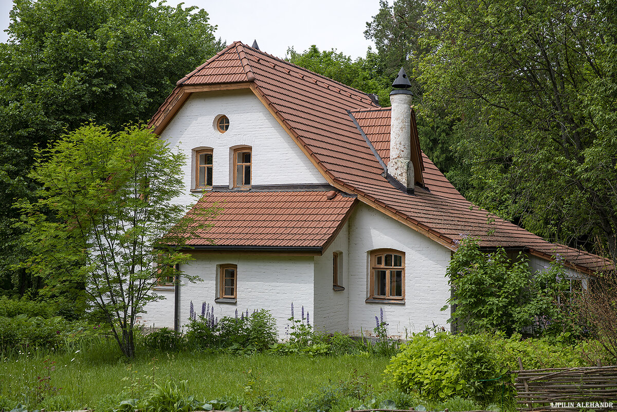Поленово — государственный мемориальный историко-художественный и природный музей-заповедник художника Василия Поленова в Заокском районе Тульской области, на правом берегу Оки, в бывшей усадьбе Борок. (GPS координаты:54.748163, 37.235144) 