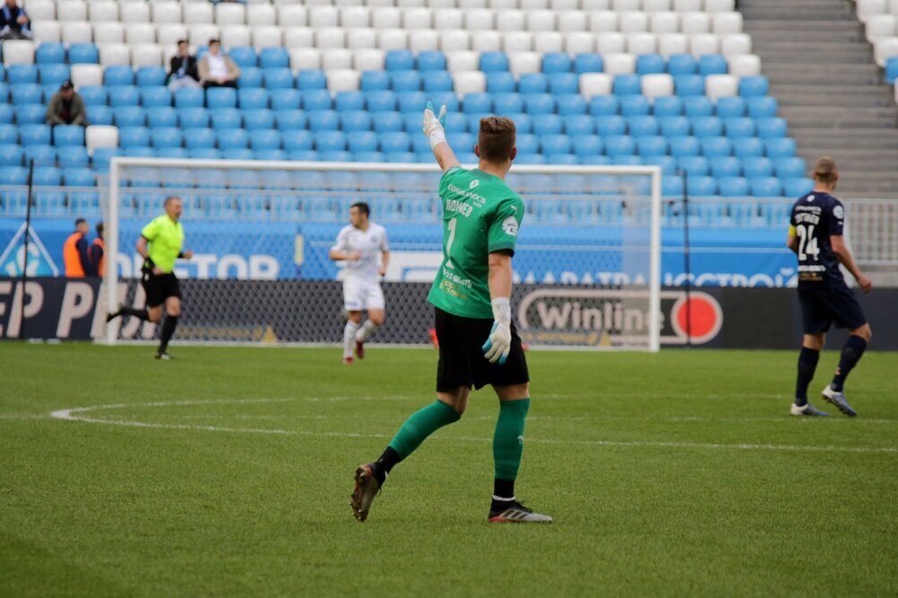 На каком стадионе играет Крылья советов( ЮФЛ Поволжье - 1).