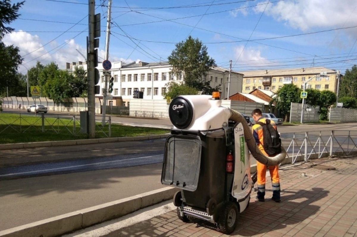    Чтобы бороться с пылью службы поливают и моют дороги, а также проводят вакуумную очистку.