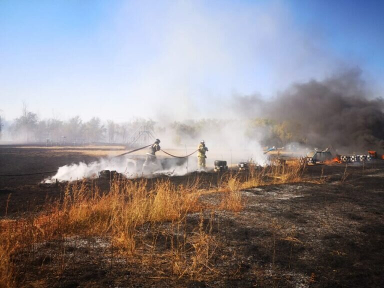    Под Оренбургом горит сухая трава у станции Каргала Белов Михаил Александрович