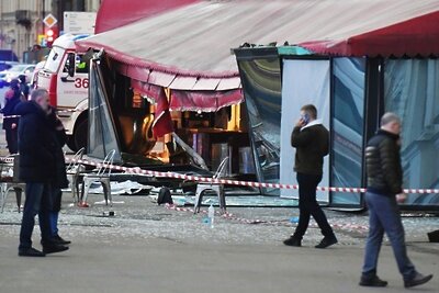    На месте взрыва в кафе на Университетской набережной в Санкт-Петербурге © РИА Новости