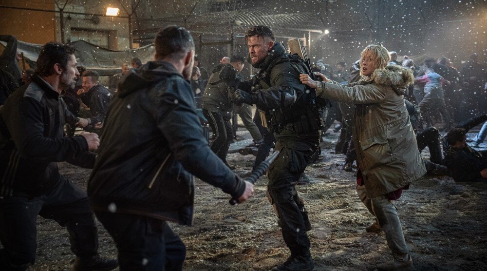     Кадр из фильма «Тайлер Рейк: Операция по спасению 2» (2023)