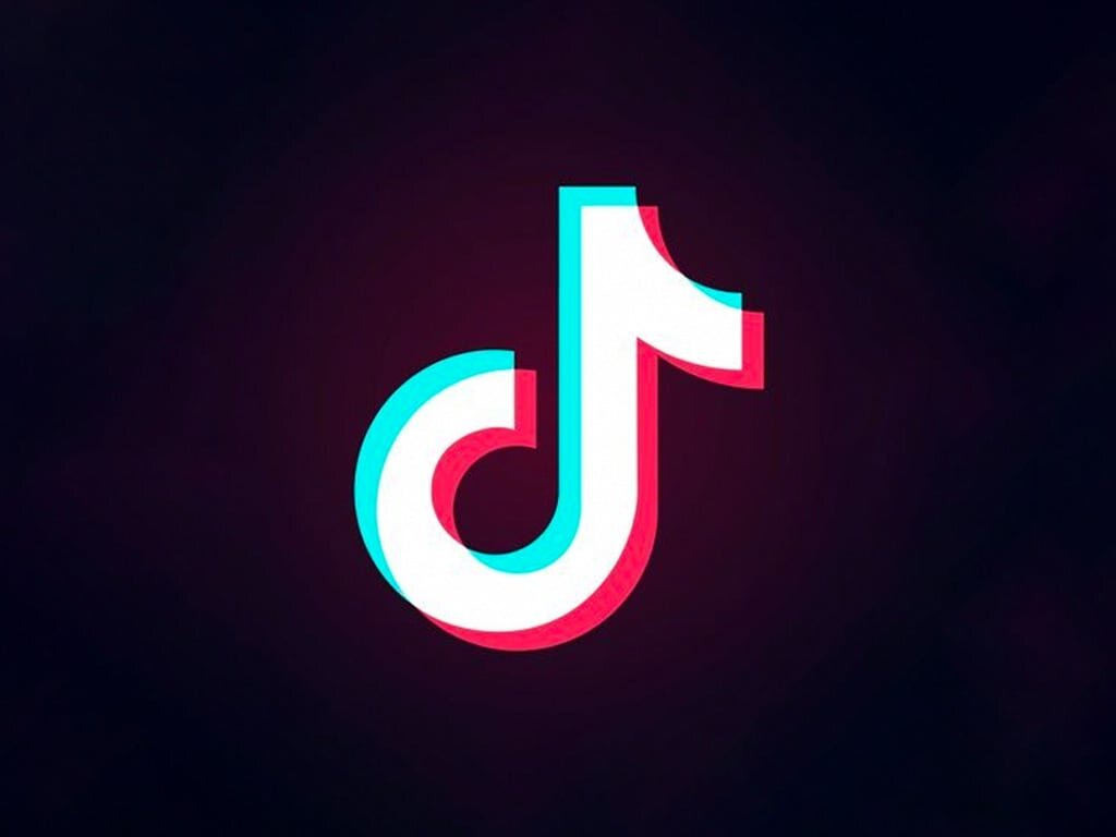 TikTok – это социальная сеть, которая позволяет пользователям создавать и просматривать короткие видео. Она появилась в 2016 году в Китае под названием Douyin, а затем была запущена на международном рынке под названием TikTok. Основной принцип работы TikTok – это создание коротких видео, которые можно снимать в приложении и добавлять музыку или звуковые эффекты. Пользователи могут лайкать, комментировать и подписываться на других пользователей. Все это делает TikTok уникальным и интересным для многих пользователей.