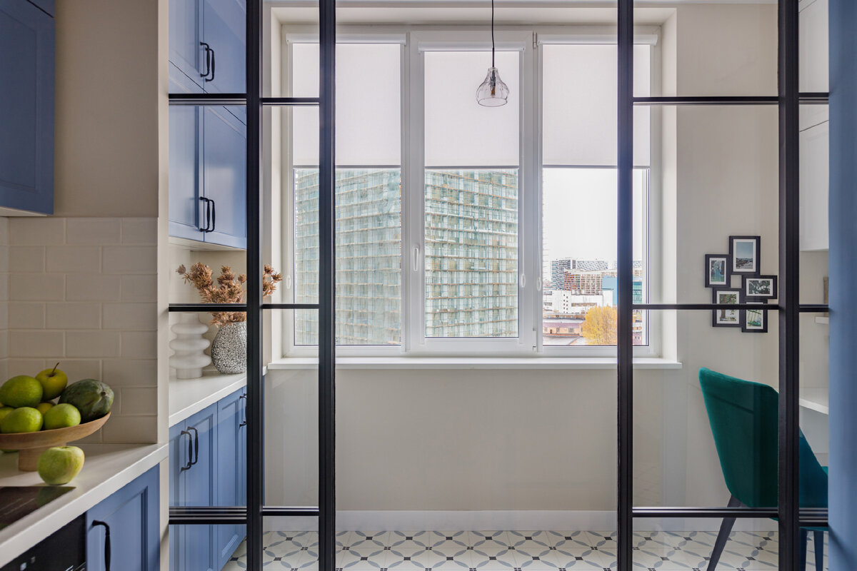 Функционально и очень красиво. Небольшую однушку перепланировали для нужд трех поколений семьи