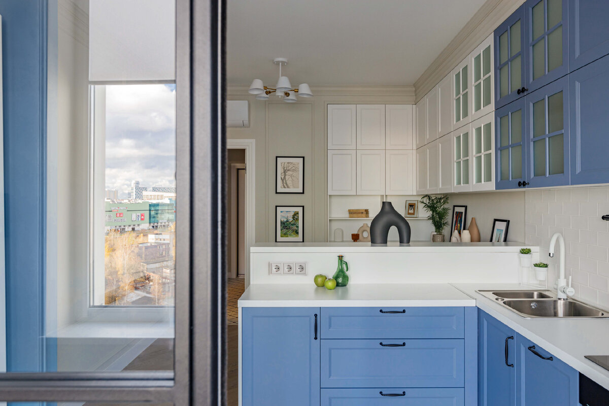 Функционально и очень красиво. Небольшую однушку перепланировали для нужд трех поколений семьи