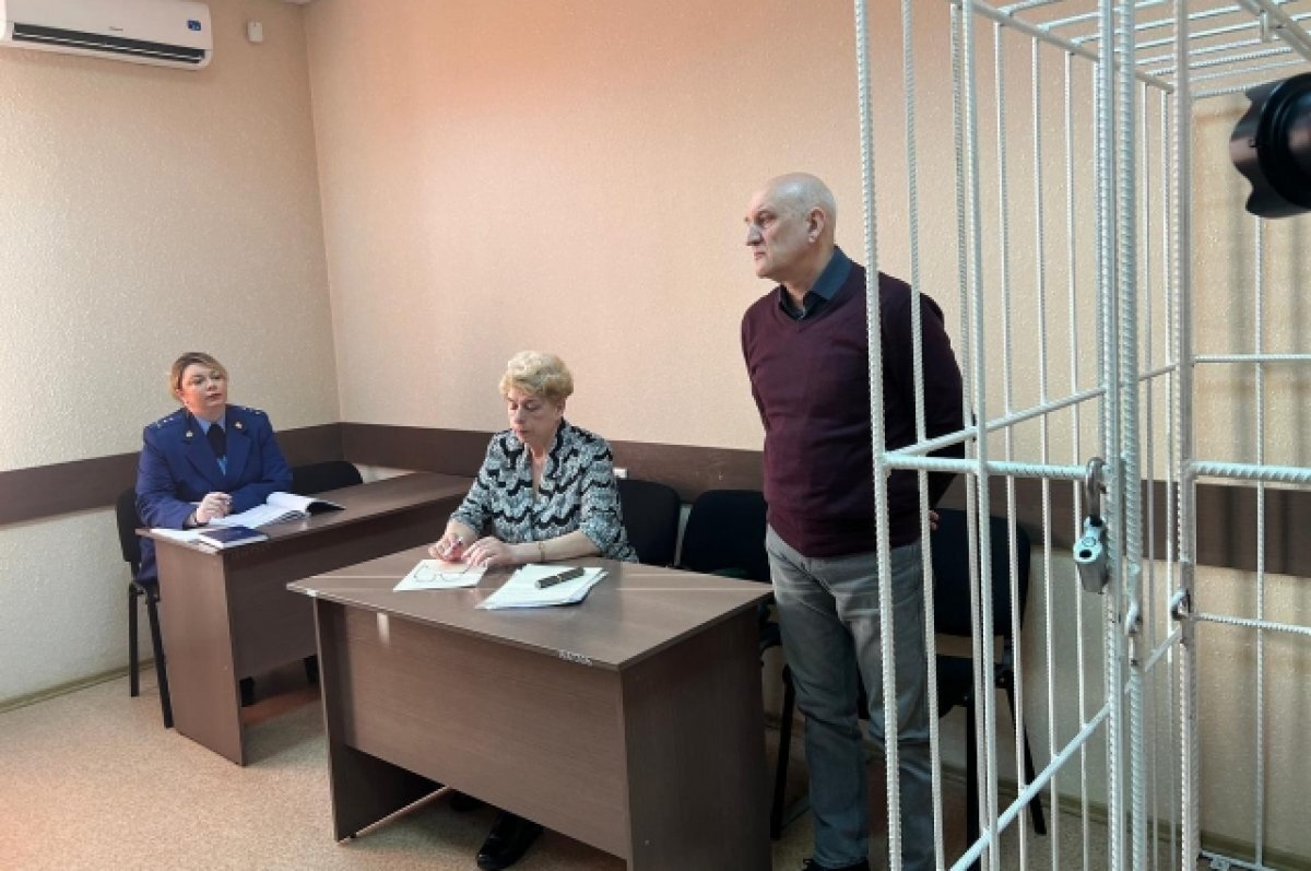    В Новосибирске осуждённый за гибель девочки физрук уволится добровольно