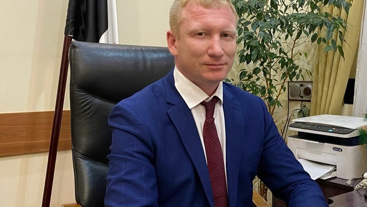     Илья Прозоров официально уволился с должности главы Воткинского района.