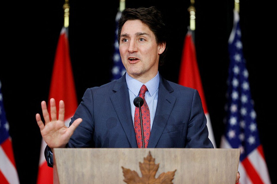     Официальная резиденция канадского премьера «Сассекс 24» закрыта на неопределенный срок. Специальная комиссия утверждает, что в ней просто небезопасно находиться.  REUTERS