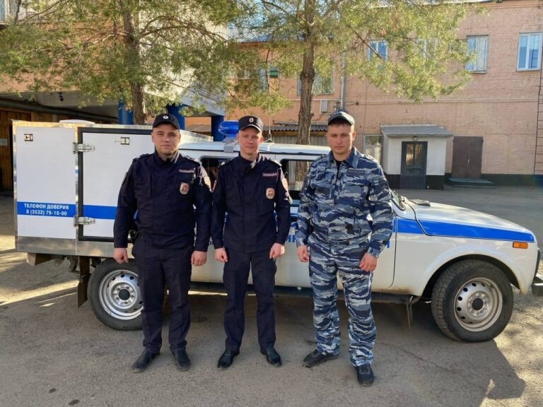    Сотрудники полиции Оренбурга помогли спасти мужчину из реки Сакмара Марина Шарт