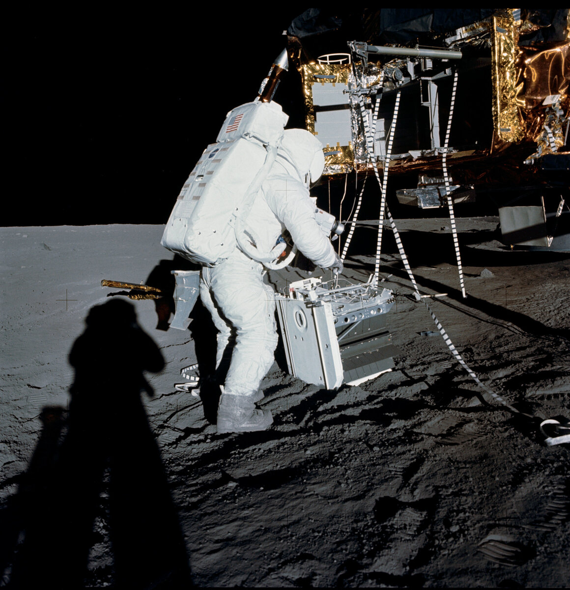  Всё, Хьюстон, мы прилунились.  фото: картинки  яндекса.