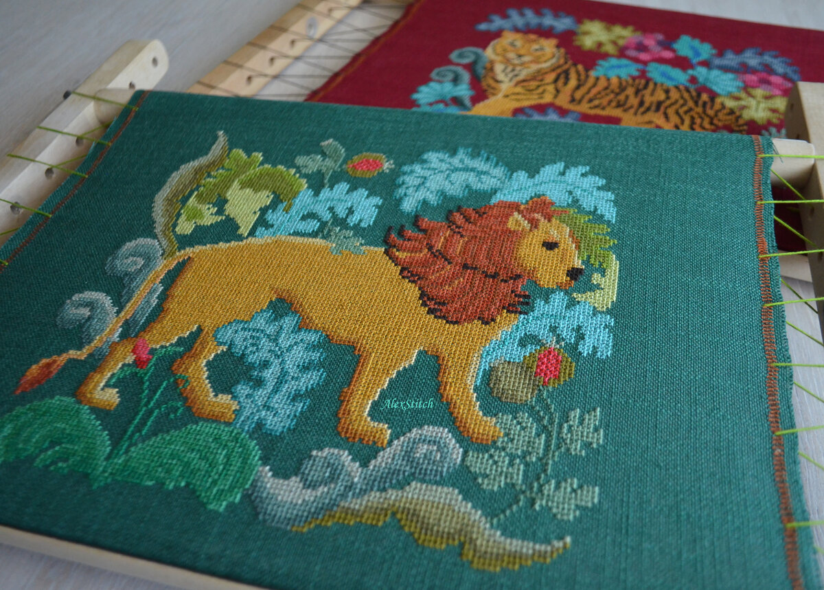 "Tapestry Lion" и "Tapestry Tiger" по схемам Charlotte Holder из журнала "Just Cross Stitch" (выпуски июль-авг и сен-окт 1995г)