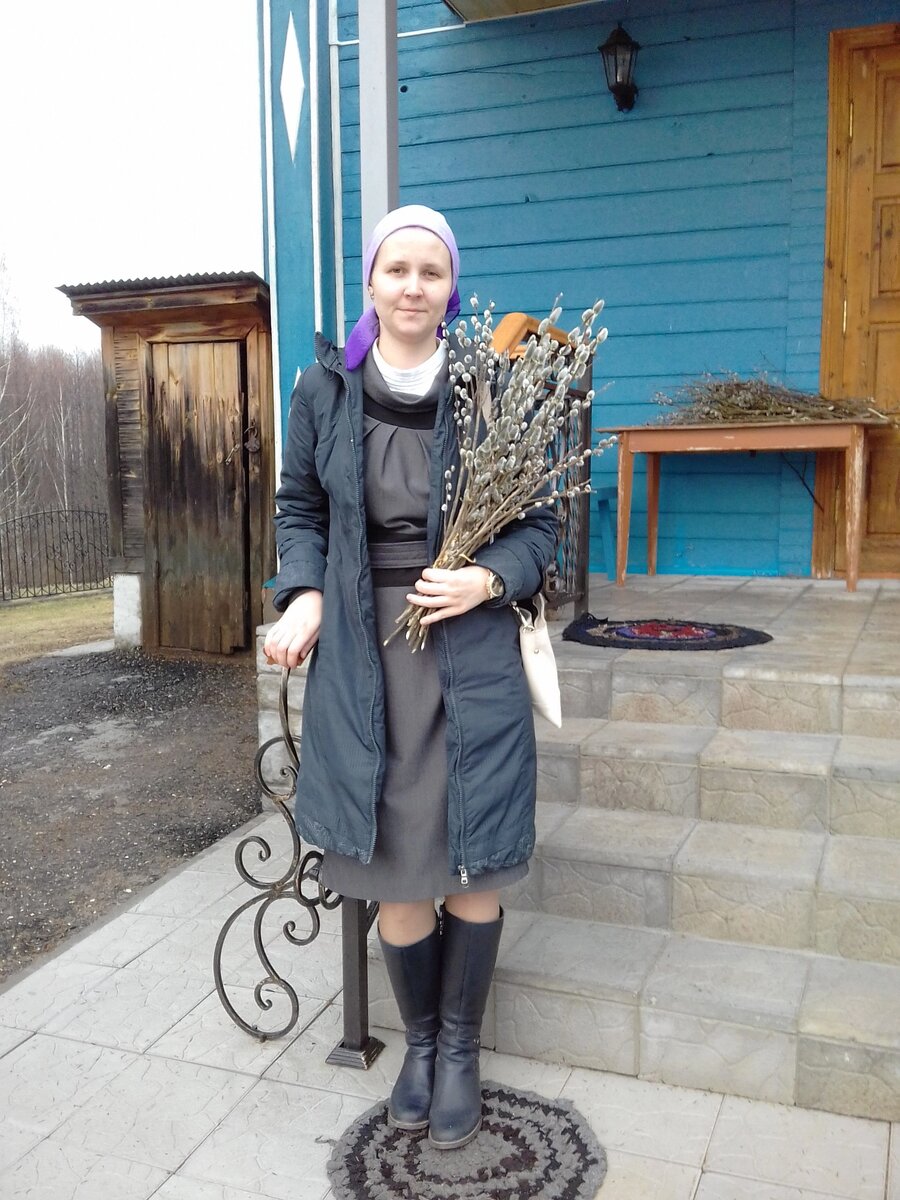 Автор канала. Я у входа в наш храм.