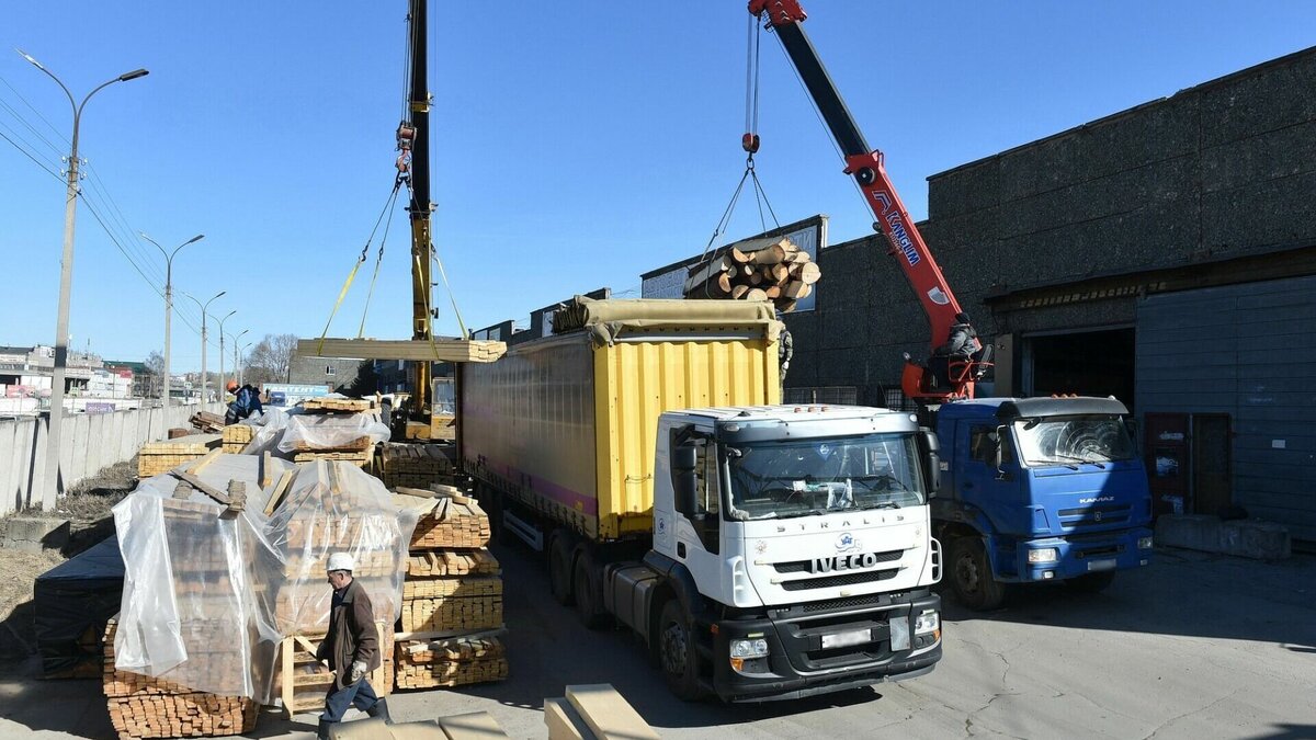     В зону спецоперации из Удмуртии ушла очередная большая партия дополнительной гуманитарной помощи. Об этом сообщает пресс-служба главы и правительства региона.