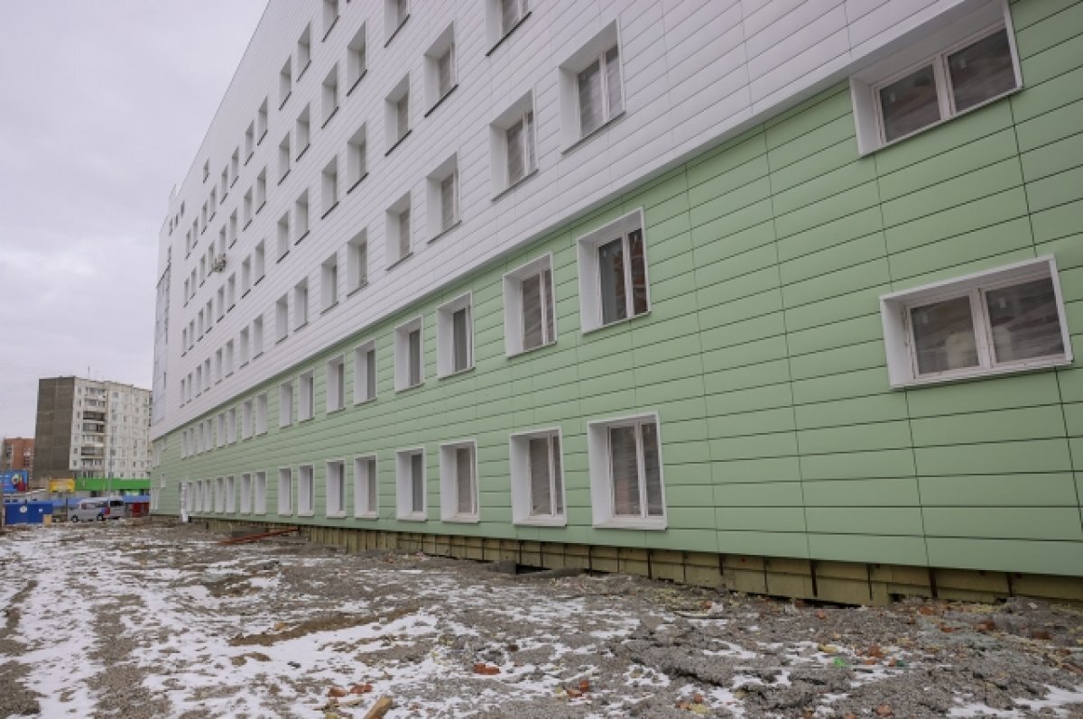    Готовность поликлиники – уже 75%, подрядчик немного опережает график.