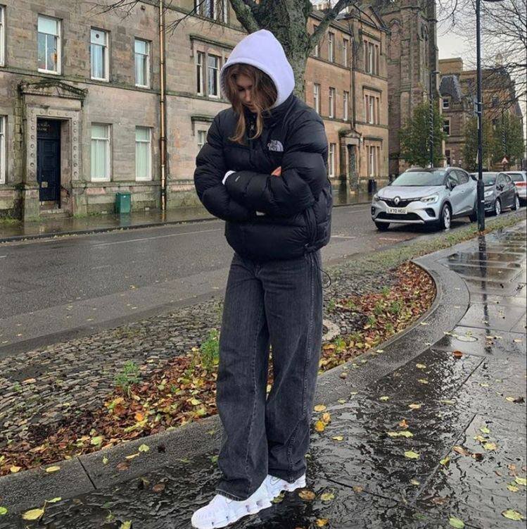 Боязнь широких джинсов: как носить, чтобы не переживать за свой внешний ...