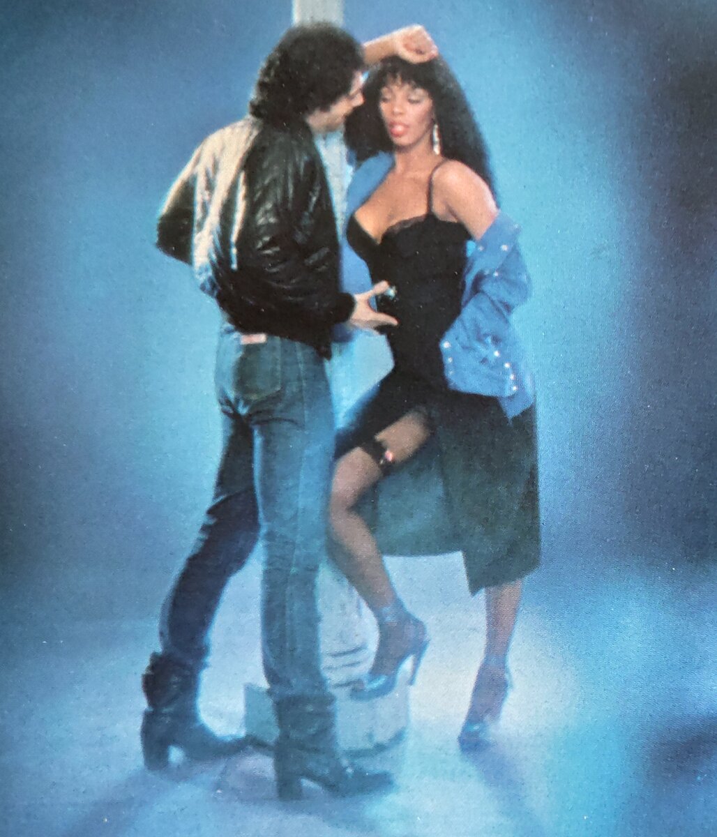 Donna Summer "Bad Girls". Не подумайте плохого, эпатаж-хайп  да и только )))  She work's  hard for the money ;)))