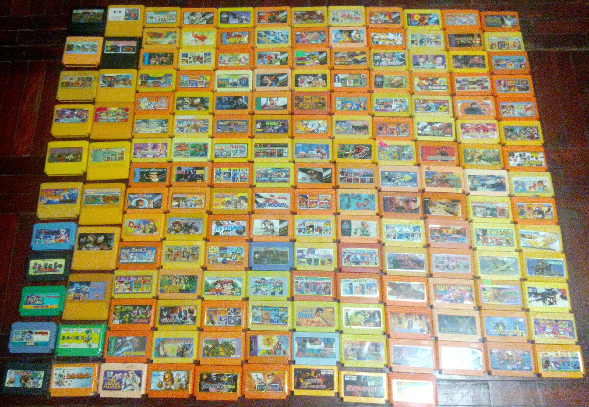 Фото из моей личной коллекции. Ретро коллекция игр на Dendy, 168 картриджей. Фото 1.