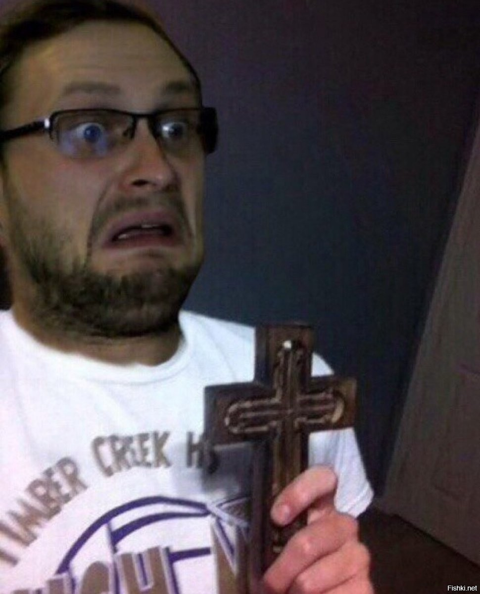 Девушка с парнем на обрыве. Девушка спарем на руках. Пацаны я держу. Парень и девушка держатся за руки ночью. Пацаны я держу.