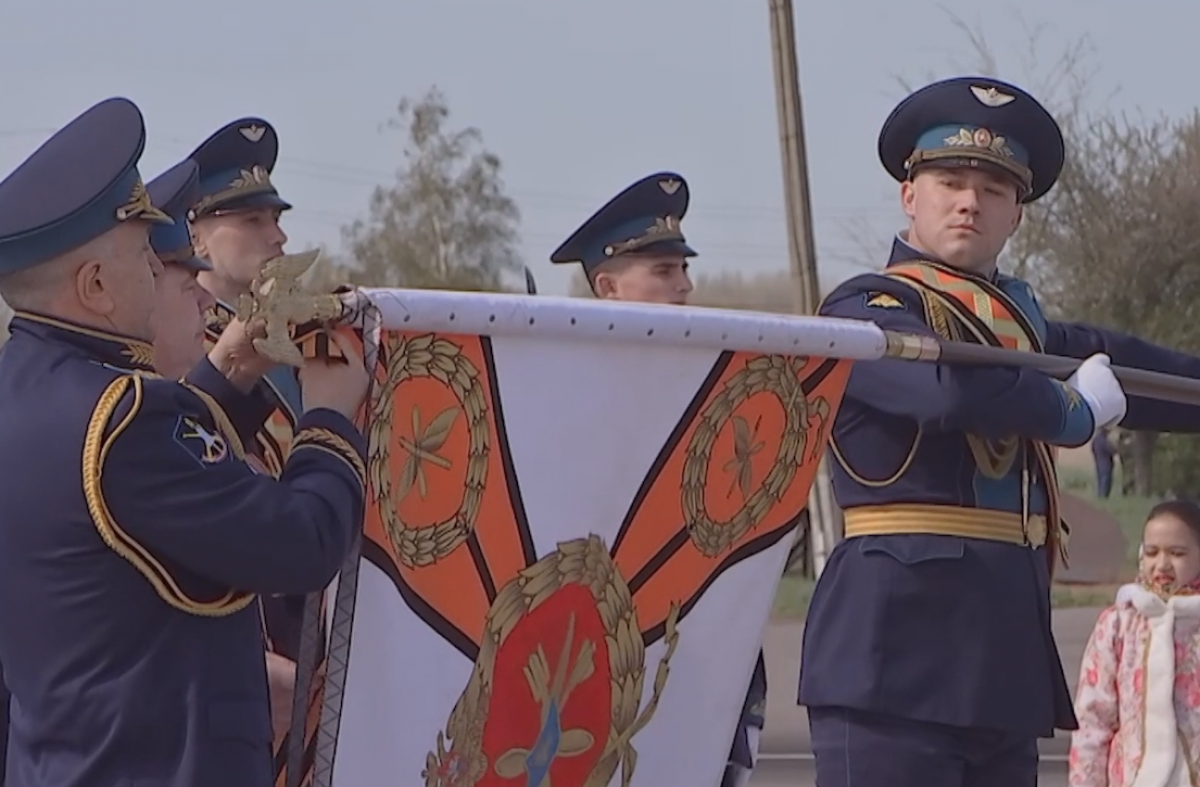    На Кубани штурмовому авиаполку ЮВО вручили Георгиевскую знаменную ленту