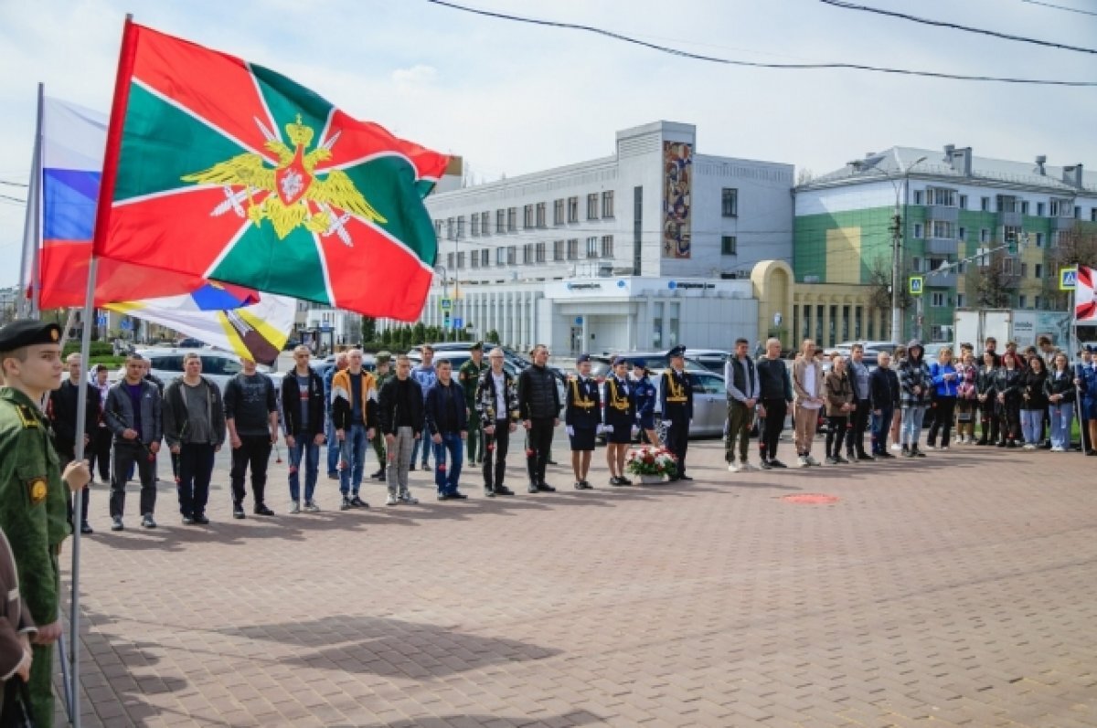   В День призывника в Липецке военные билеты вручили 17 новобранцам