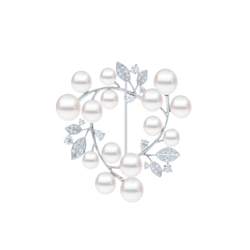 Брошь Mikimoto Classic из белого золота с бриллиантами и жемчугом Akoya