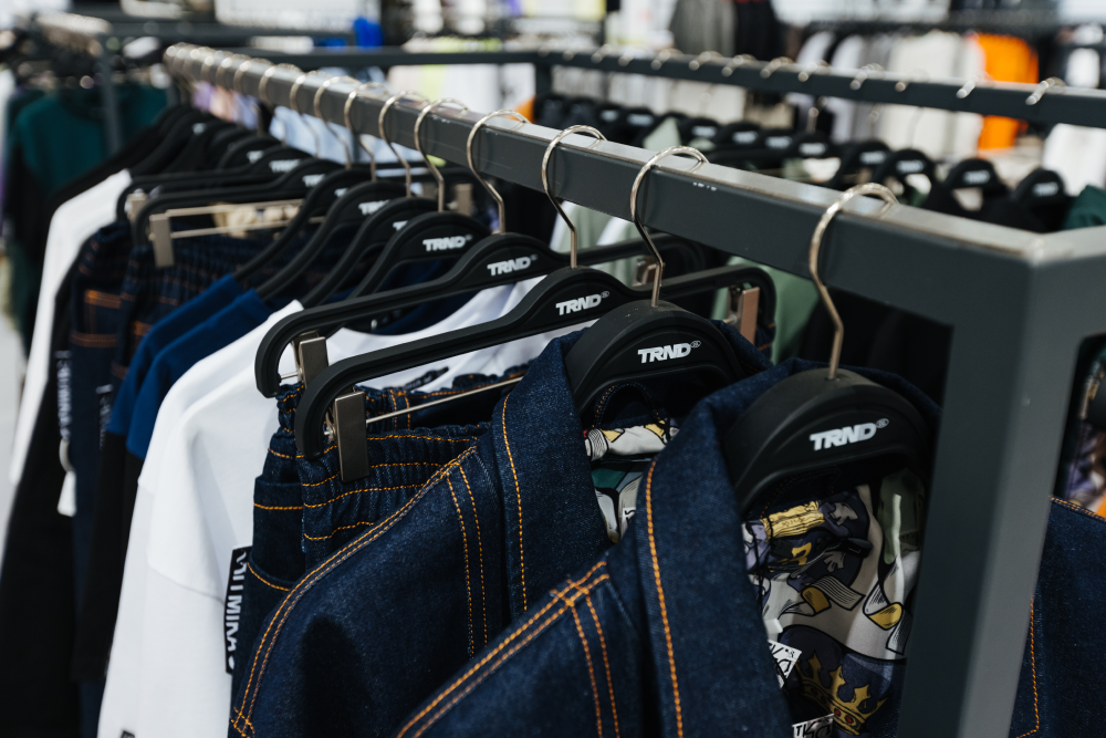 Kansai — универмаг модной одежды спортивные бренды rr. казань модный универмаг. Kansai — универмаг модной одежды спортивные бренды. модный универмаг. освещение в магазине одежды zolla.