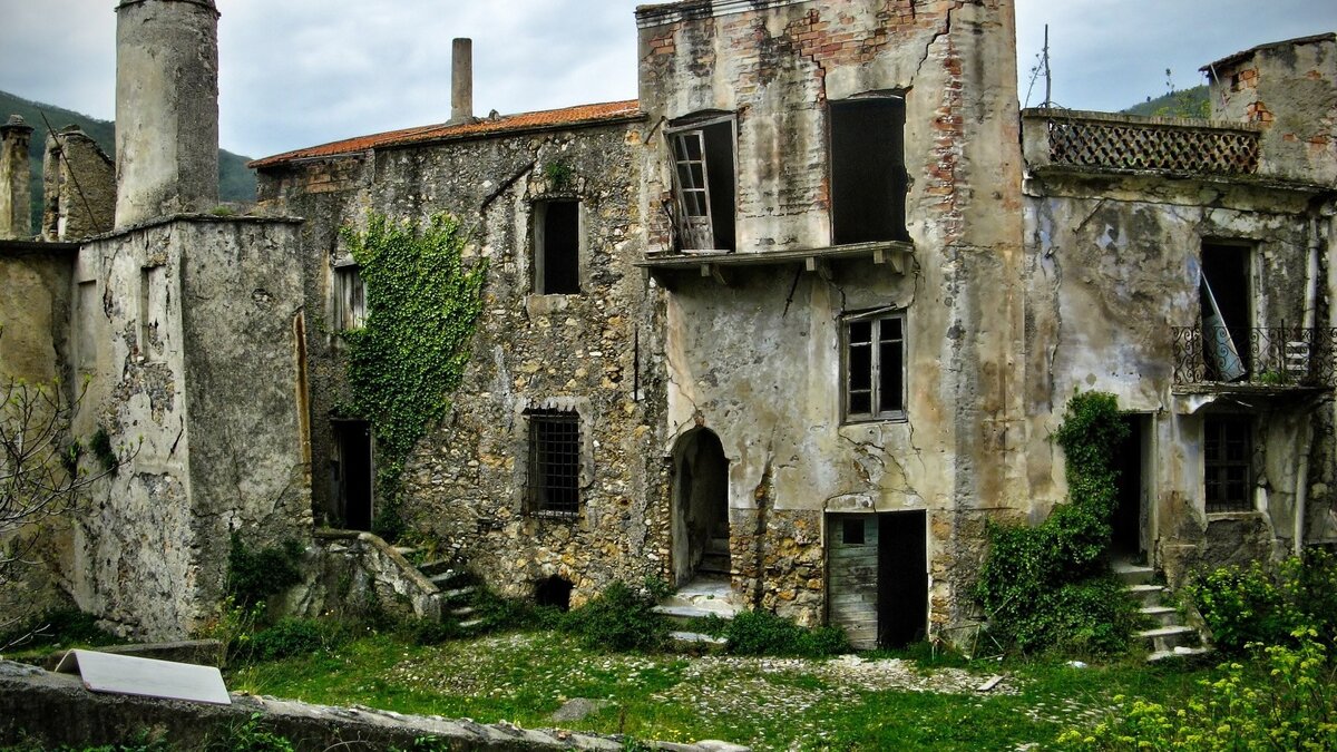 А у вас есть опыт не удачной покупки недвижимости? Фото взято с сайта: https://clck.ru/34DYyq