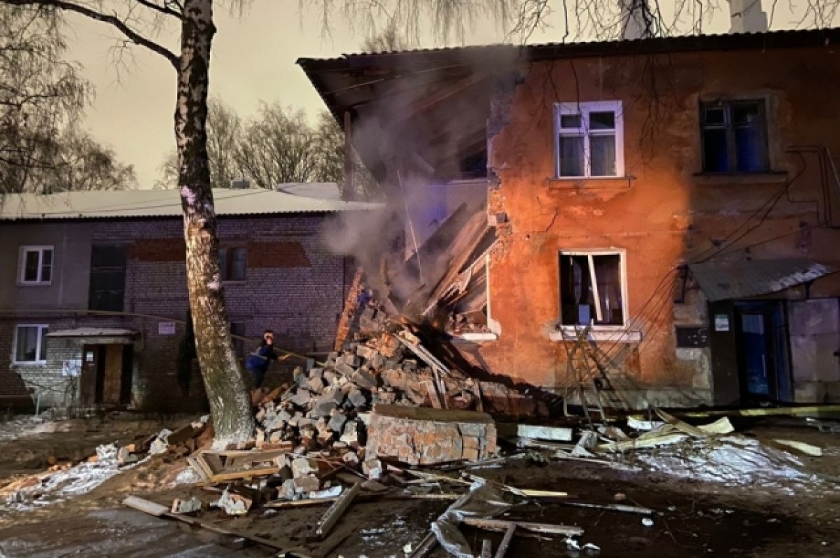    Теперь жильцам дома, пережившего взрыв, необходимо покинуть свои квартиры – экспертиза признала, что дом для проживания не пригоден.