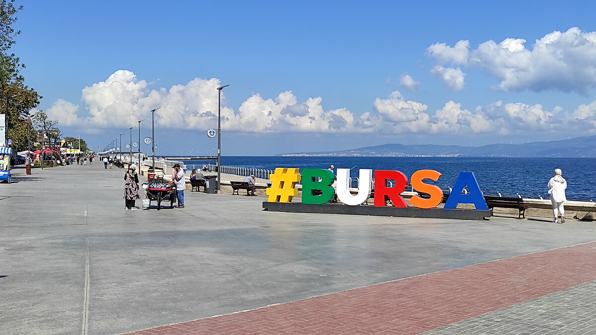 На противоположном берегу проходит граница провинций Бурса и Ялова. Фото: Кирилл Полиенко/Polienko: путешествуем вдвоём