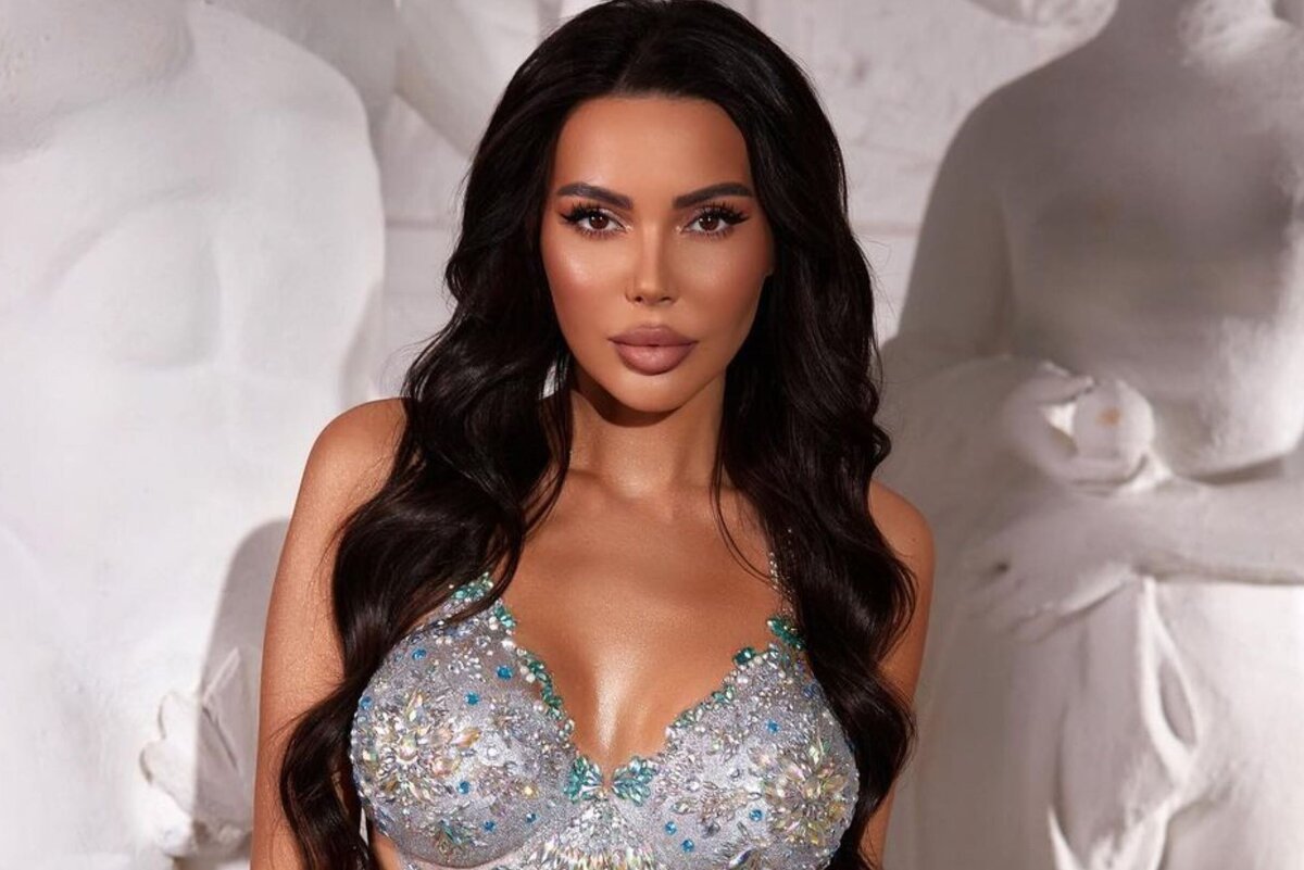     «Я как бы взрослая»: Оксана Самойлова показала обнаженное тело, украшенное боди-артом, в день своего 35-летия