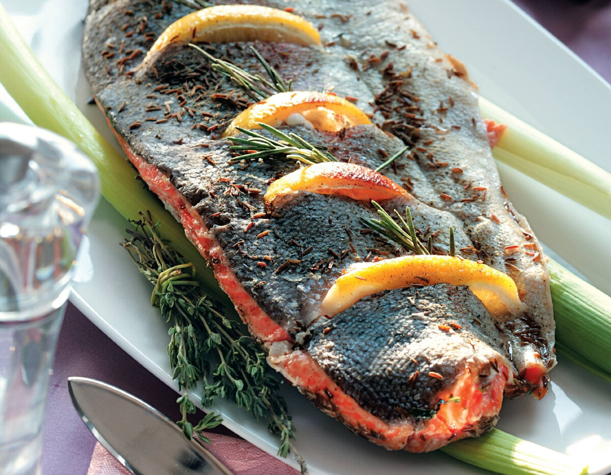 лосось запеченный целиком